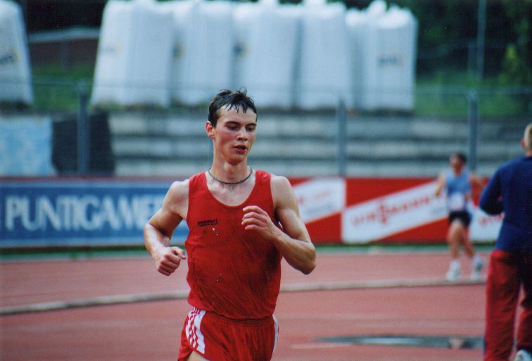 2003/10000/o04.jpg