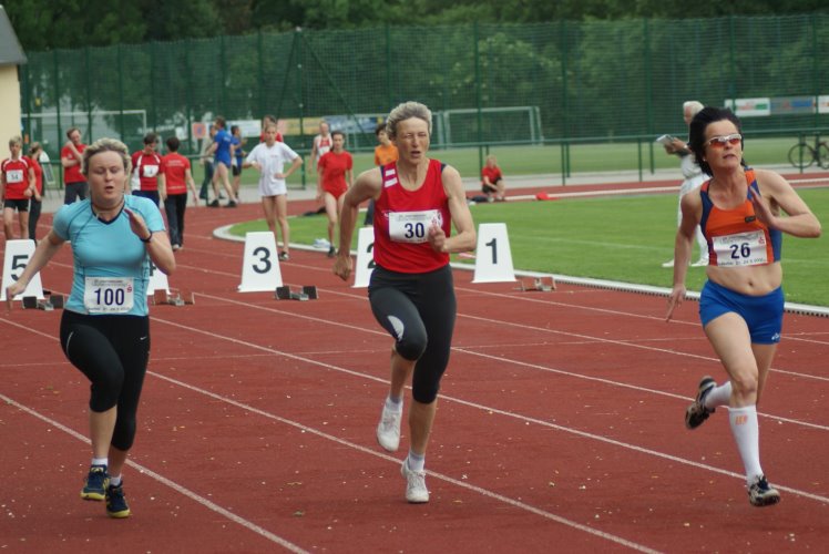2009/0360mF/09W2584.jpg